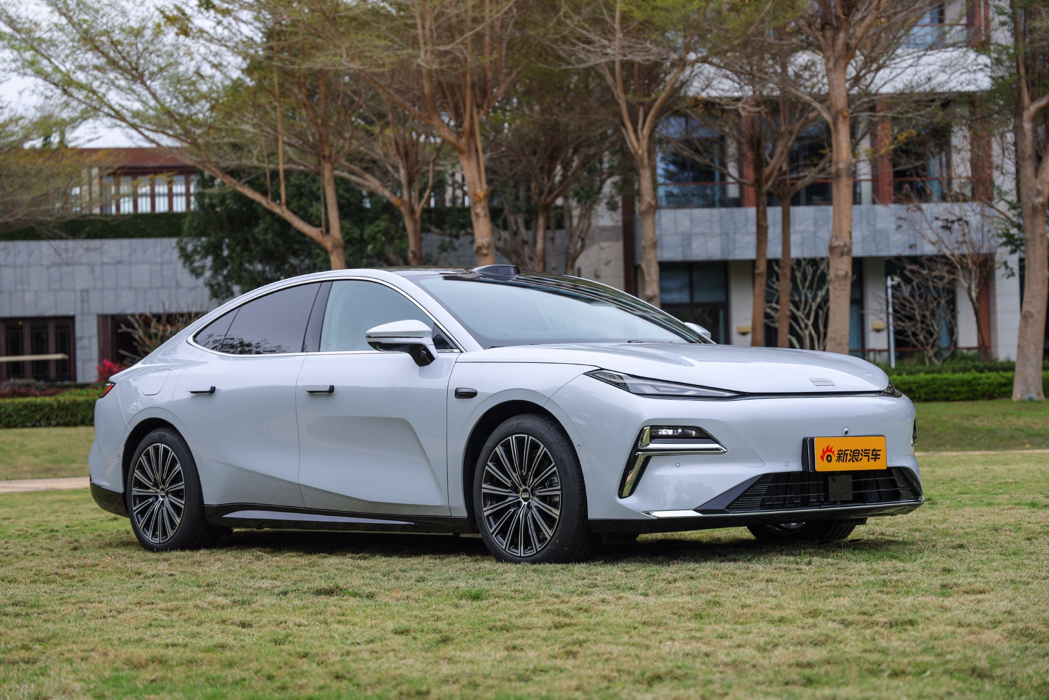 Discover the Geely Galaxy Star 8: Luxury Hybrid Sedan with Smart Features