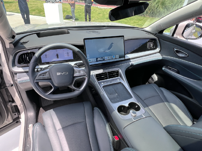 Discover BYD's Sea Lion 07 DM-i: The Future of Smart SUVs Unveiled!