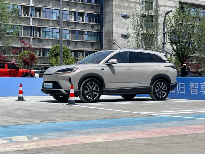 Discover BYD's Sea Lion 07 DM-i: The Future of Smart SUVs Unveiled!