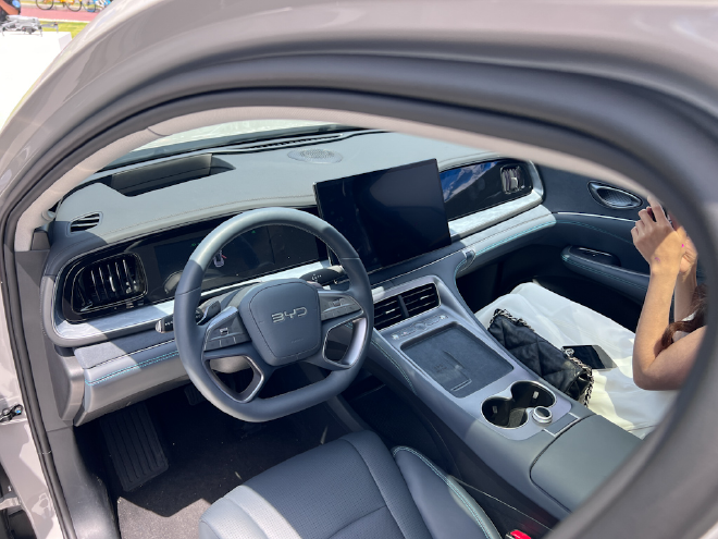 Discover BYD's Sea Lion 07 DM-i: The Future of Smart SUVs Unveiled!