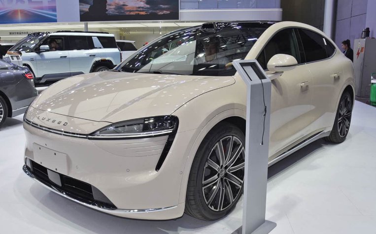 Avita 11 vs Zhijie R7: Which New Energy SUV Reigns Supreme?