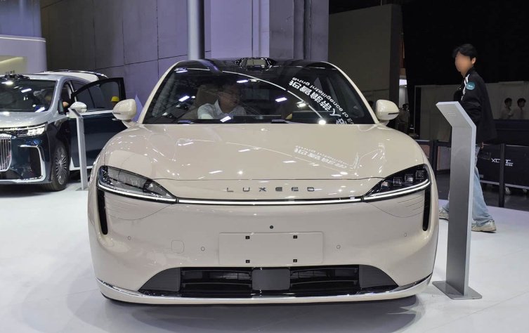 Avita 11 vs Zhijie R7: Which New Energy SUV Reigns Supreme?