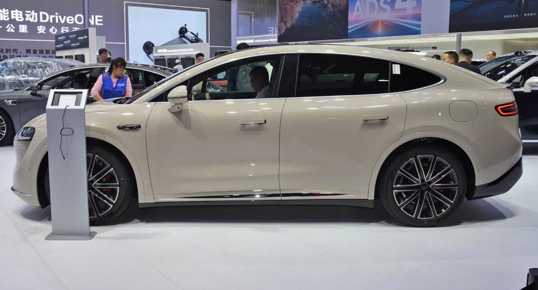 Avita 11 vs Zhijie R7: Which New Energy SUV Reigns Supreme?
