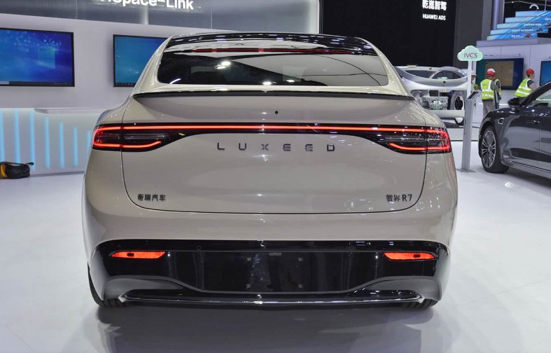 Avita 11 vs Zhijie R7: Which New Energy SUV Reigns Supreme?