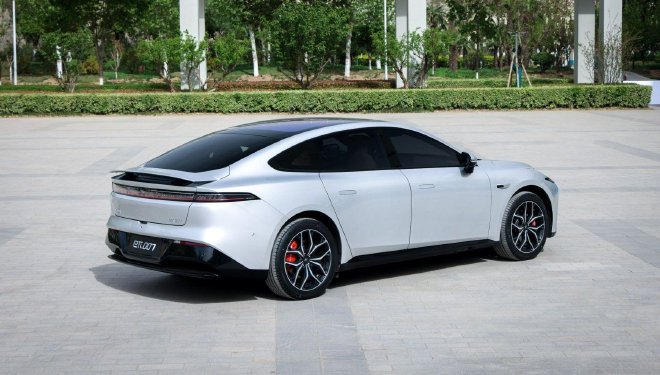 2025 Dongfeng Yipai eπ007: Sporty Electric Car for Young Drivers