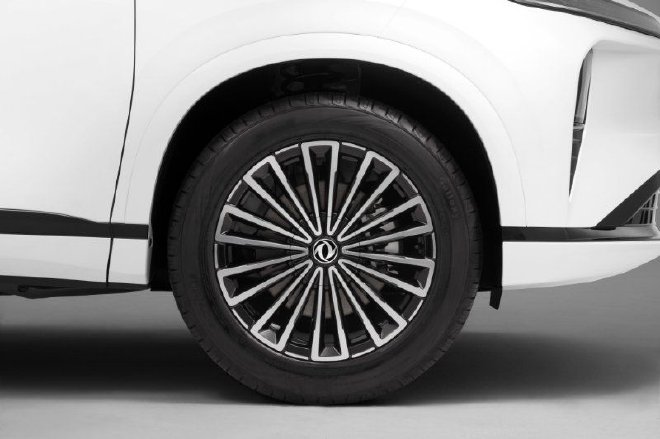 Introducing the Dongfeng Fengshen L8: A Game-Changing Plug-in Hybrid SUV