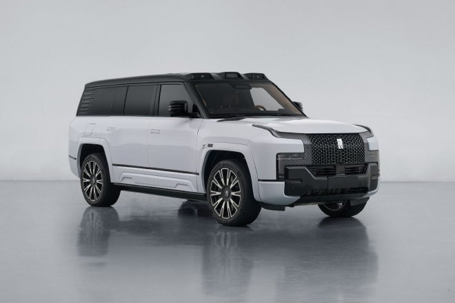Discover the Luxurious Yangwang U8L: A Bold SUV Redefining Elegance