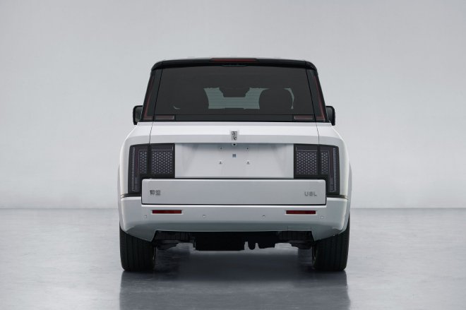 Discover the Luxurious Yangwang U8L: A Bold SUV Redefining Elegance