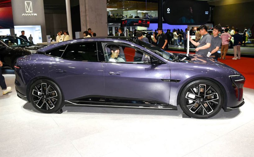 Avita 06 vs. Zeekr 007 GT: The Ultimate New Energy Vehicle Showdown