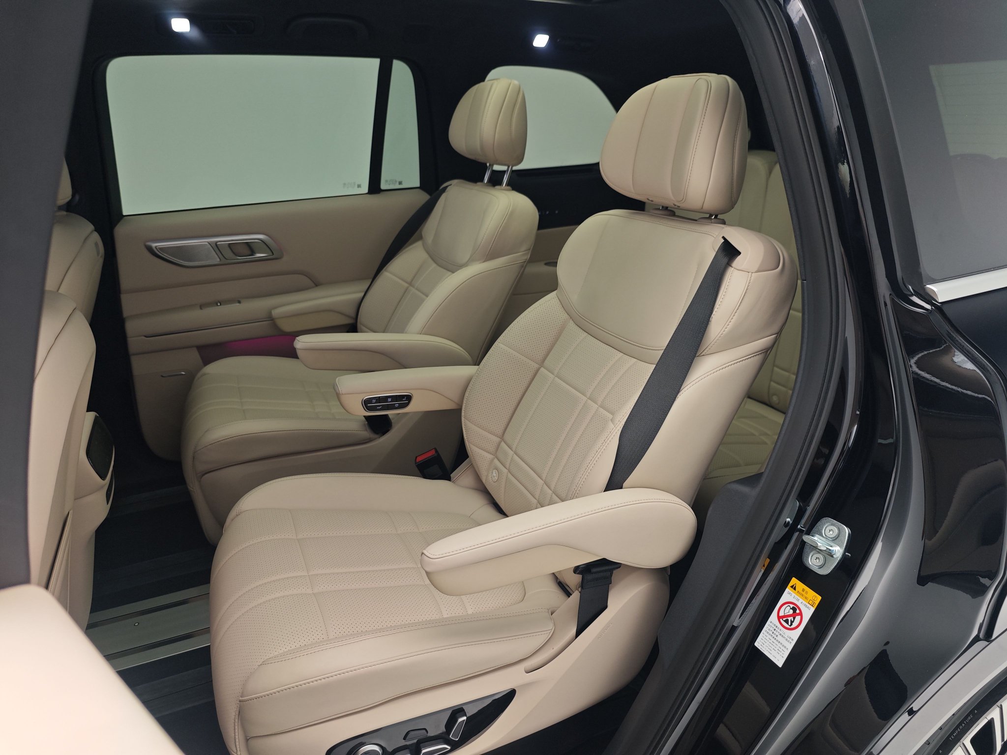 Discover the Deep Blue S09: A Game-Changing Smart SUV Launching 2025