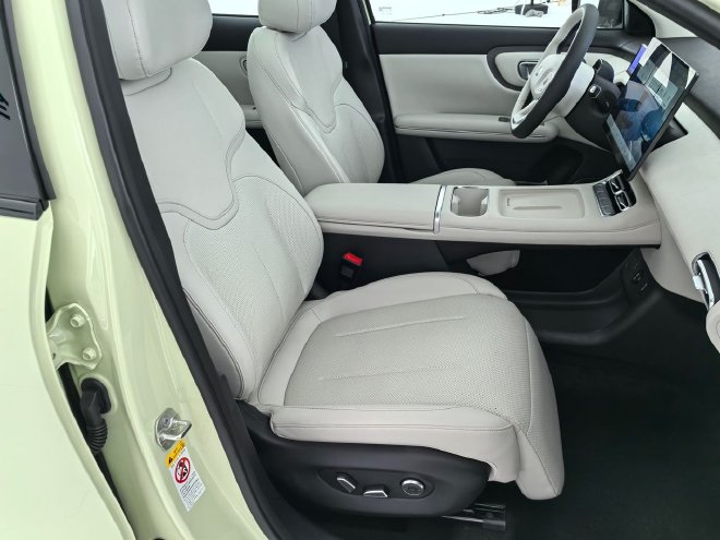 Discover the Stylish Changan Qiyuan New Q05: Space, Tech & Safety Upgrades