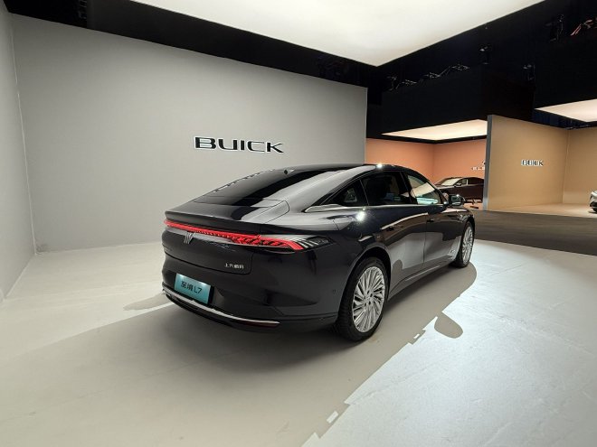 Discover Buick's Luxury Zhijing L7: Features, Pricing, and Performance!