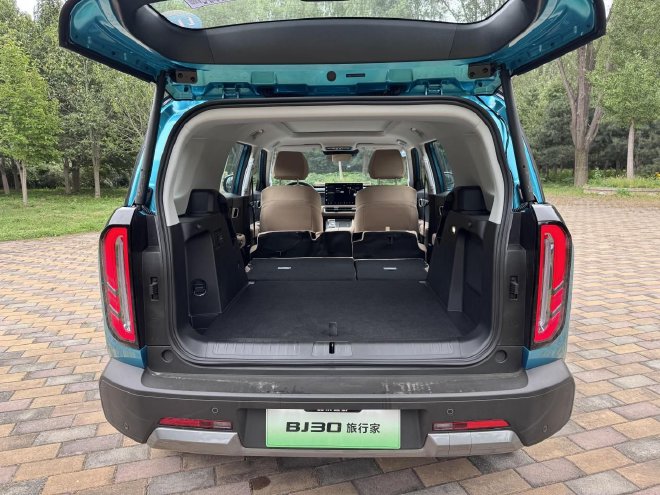 Discover the BJ30 Traveler: The Ultimate Off-Road Family SUV