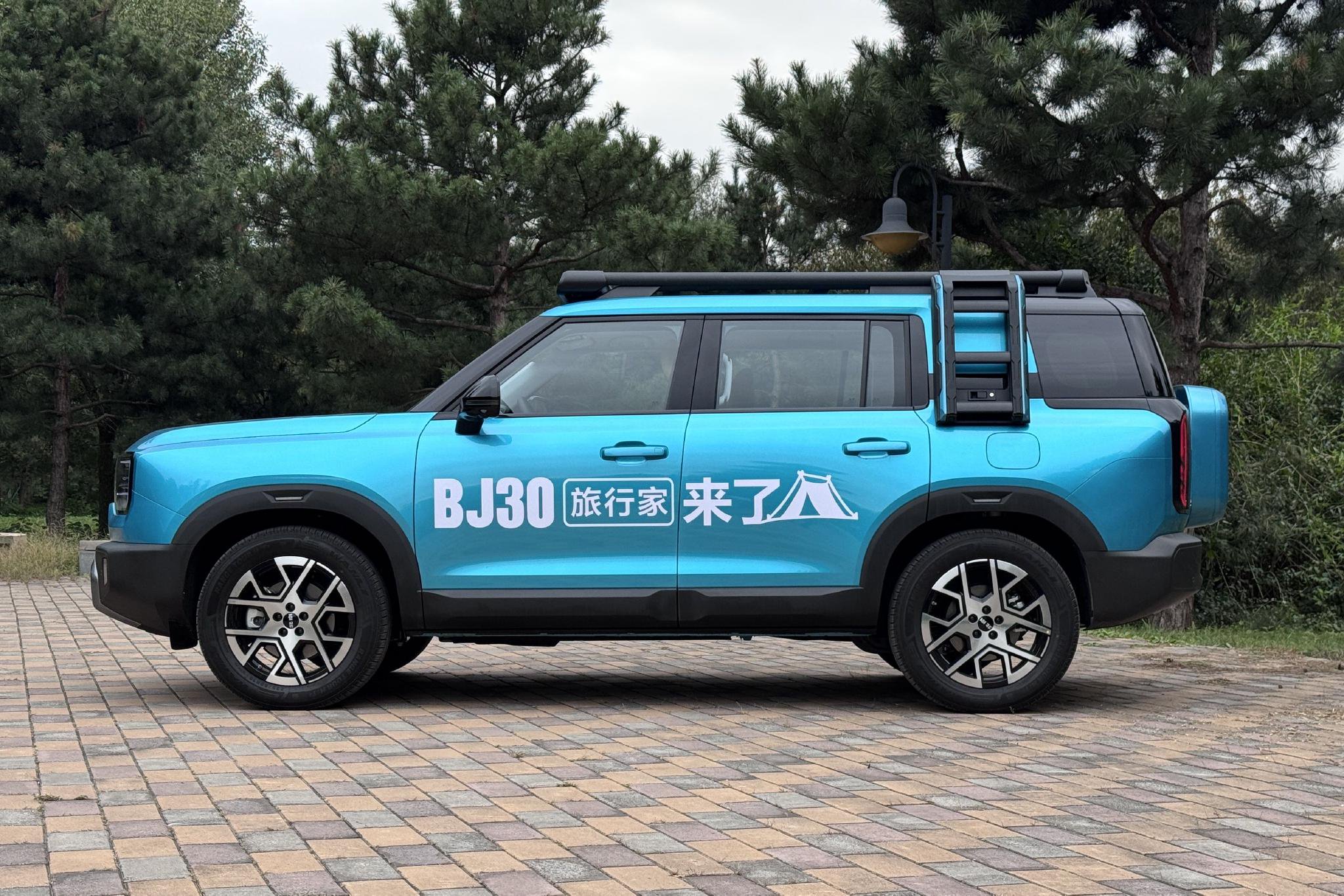 Discover the BJ30 Traveler: The Ultimate Off-Road Family SUV