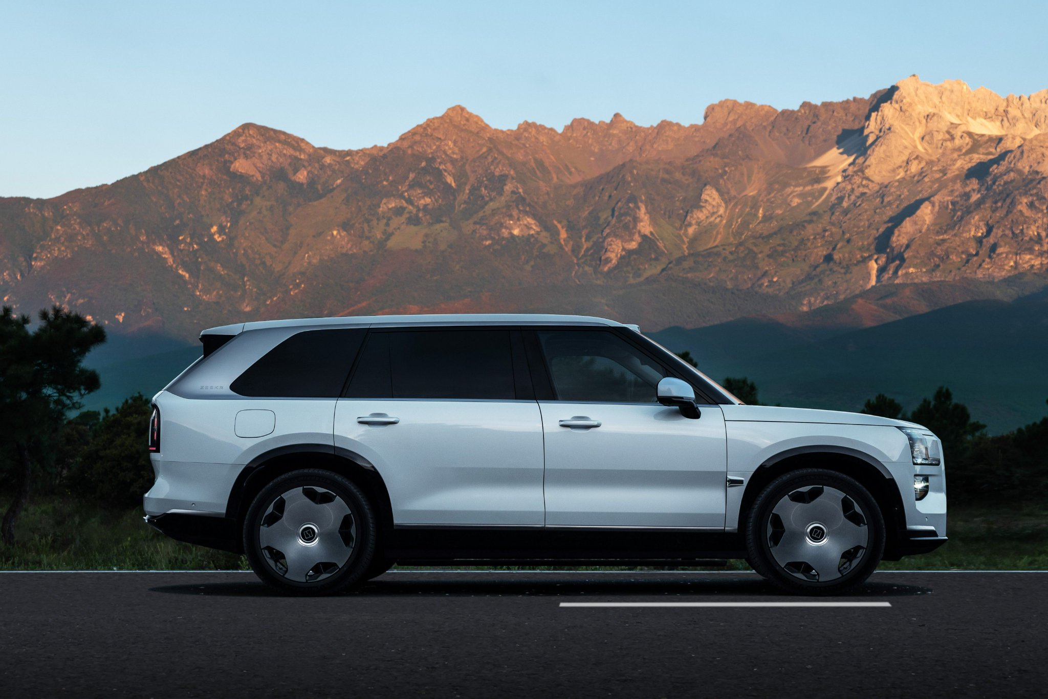 Discover the Zeekr 9X: Luxury SUV with Cutting-Edge Tech & Exclusive Offers