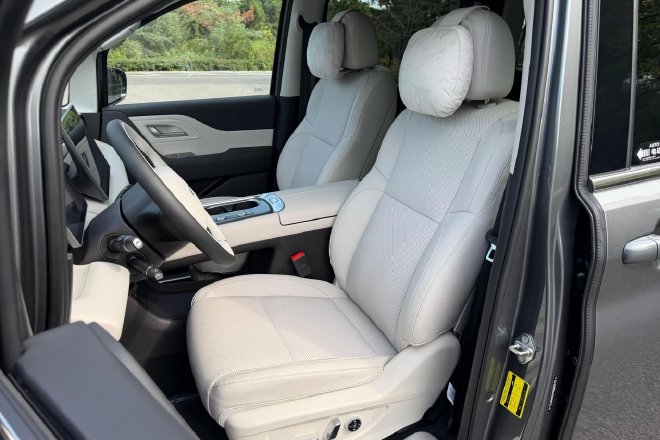 Discover the Ruisheng M8: The Ultimate Family MPV for Comfort & Space