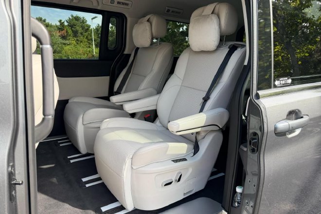 Discover the Ruisheng M8: The Ultimate Family MPV for Comfort & Space