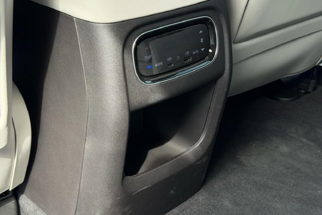 Discover the Ruisheng M8: The Ultimate Family MPV for Comfort & Space