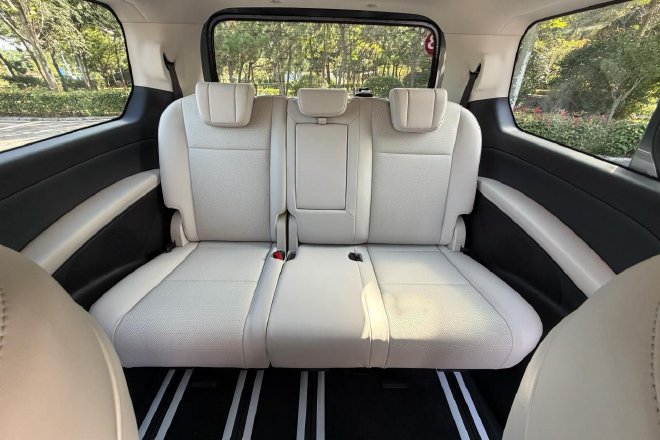 Discover the Ruisheng M8: The Ultimate Family MPV for Comfort & Space
