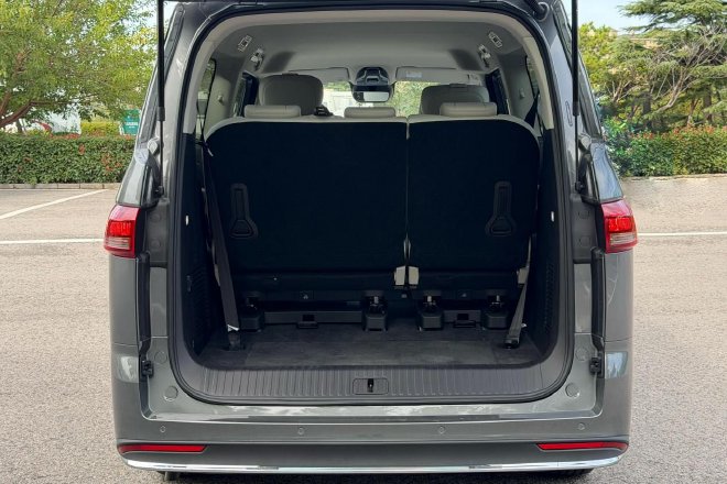 Discover the Ruisheng M8: The Ultimate Family MPV for Comfort & Space