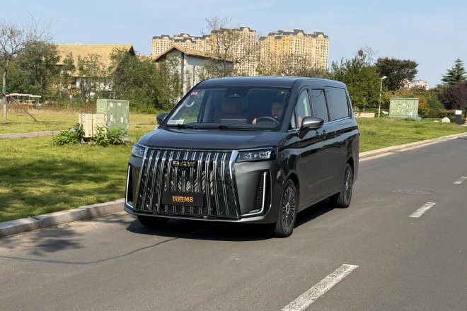 Discover the Ruisheng M8: The Ultimate Family MPV for Comfort & Space