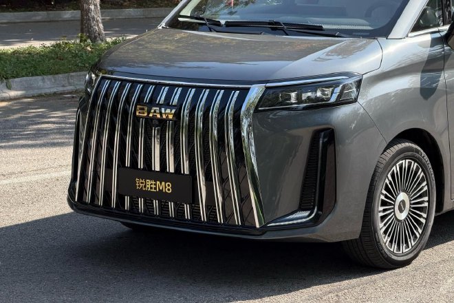 Discover the Ruisheng M8: The Ultimate Family MPV for Comfort & Space