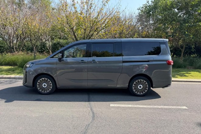Discover the Ruisheng M8: The Ultimate Family MPV for Comfort & Space