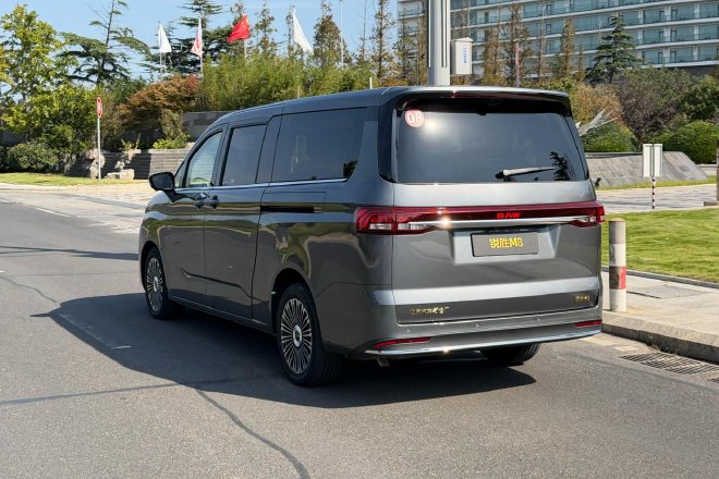 Discover the Ruisheng M8: The Ultimate Family MPV for Comfort & Space