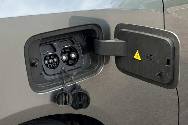 Discover the Ruisheng M8: The Ultimate Family MPV for Comfort & Space