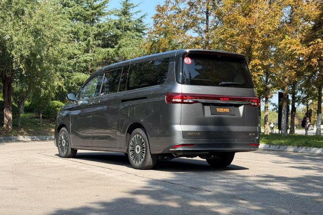 Discover the Ruisheng M8: The Ultimate Family MPV for Comfort & Space