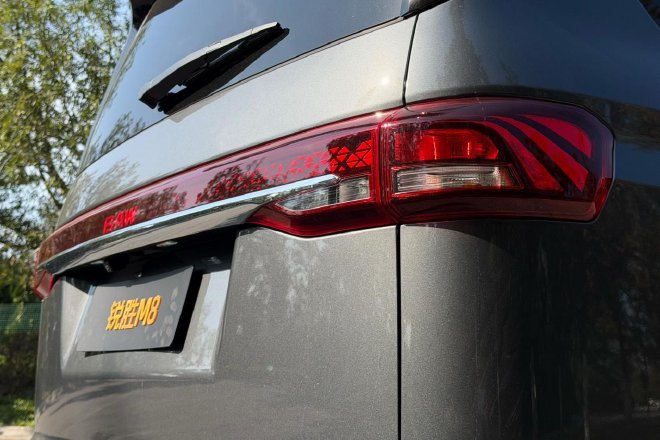 Discover the Ruisheng M8: The Ultimate Family MPV for Comfort & Space