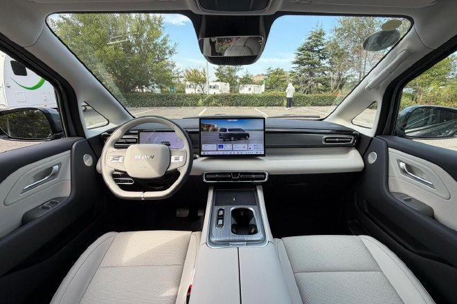 Discover the Ruisheng M8: The Ultimate Family MPV for Comfort & Space