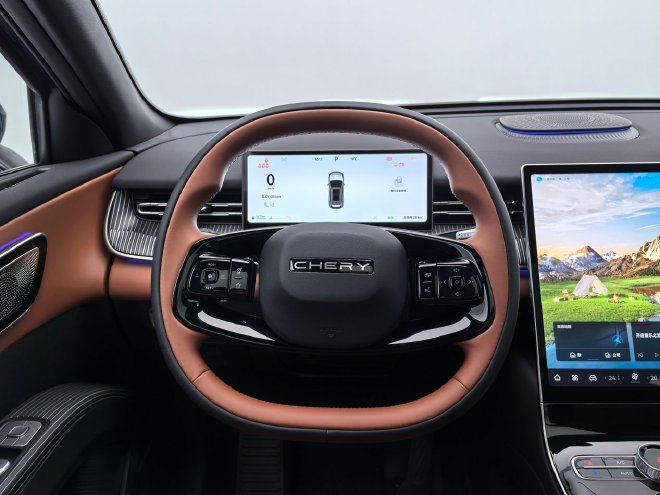 Discover the Dynamic Fifth-Generation Chery Tiggo 8: Tiger vs. Leopard