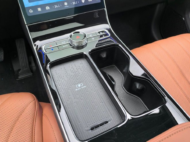 Discover the Dynamic Fifth-Generation Chery Tiggo 8: Tiger vs. Leopard