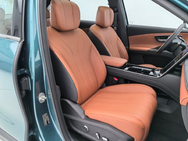 Discover the Dynamic Fifth-Generation Chery Tiggo 8: Tiger vs. Leopard