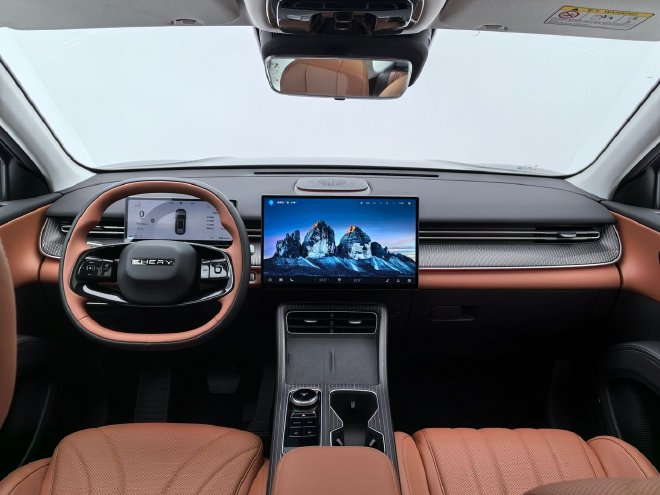 Discover the Dynamic Fifth-Generation Chery Tiggo 8: Tiger vs. Leopard