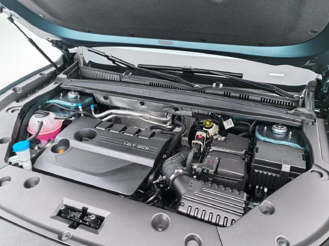 Discover the Dynamic Fifth-Generation Chery Tiggo 8: Tiger vs. Leopard