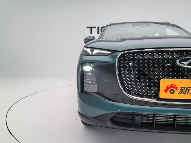 Discover the Dynamic Fifth-Generation Chery Tiggo 8: Tiger vs. Leopard