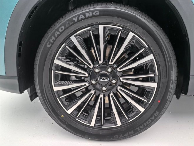 Discover the Dynamic Fifth-Generation Chery Tiggo 8: Tiger vs. Leopard