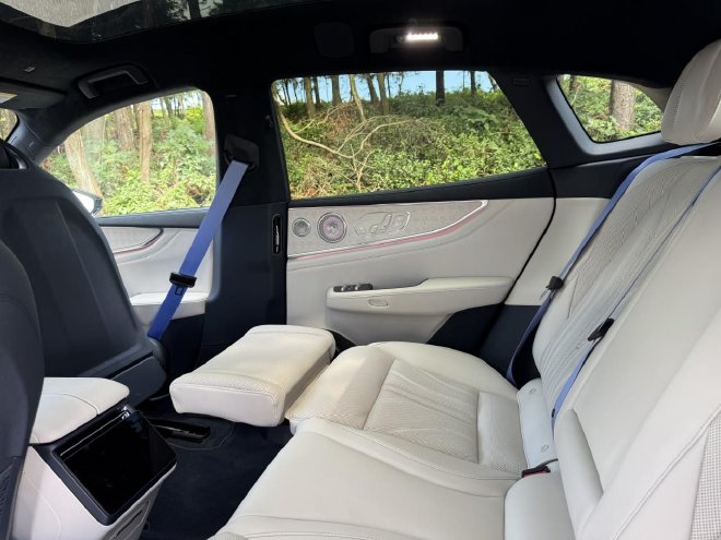 Discover the All-New Zeekr 001: Luxury EV with Cutting-Edge Features