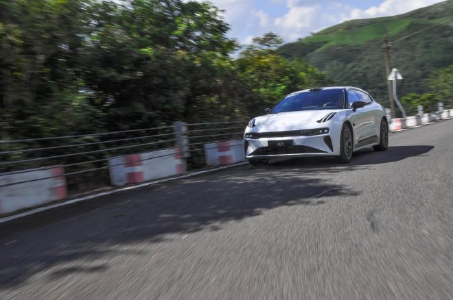 Discover the All-New Zeekr 001: Luxury EV with Cutting-Edge Features