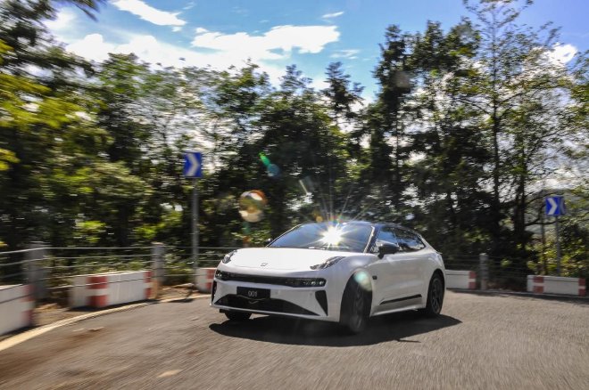 Discover the All-New Zeekr 001: Luxury EV with Cutting-Edge Features