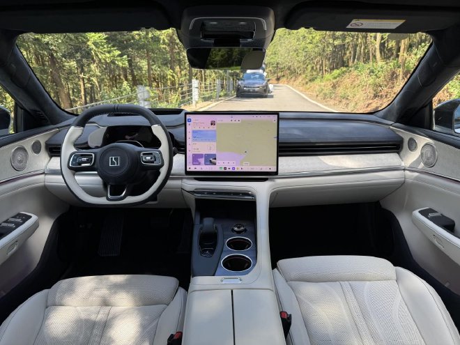 Discover the All-New Zeekr 001: Luxury EV with Cutting-Edge Features