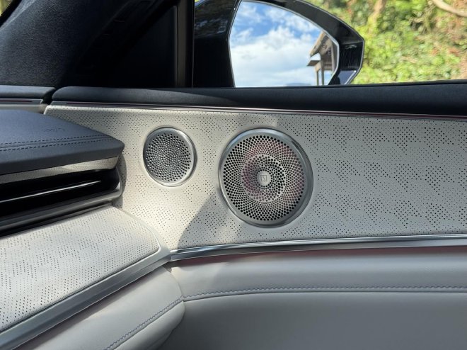 Discover the All-New Zeekr 001: Luxury EV with Cutting-Edge Features