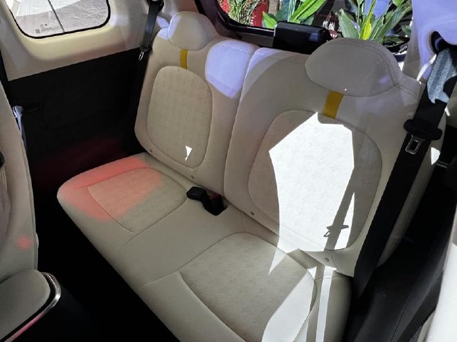 Discover the Aishang A100C: The Stylish New Micro Car Revolutionizing EVs