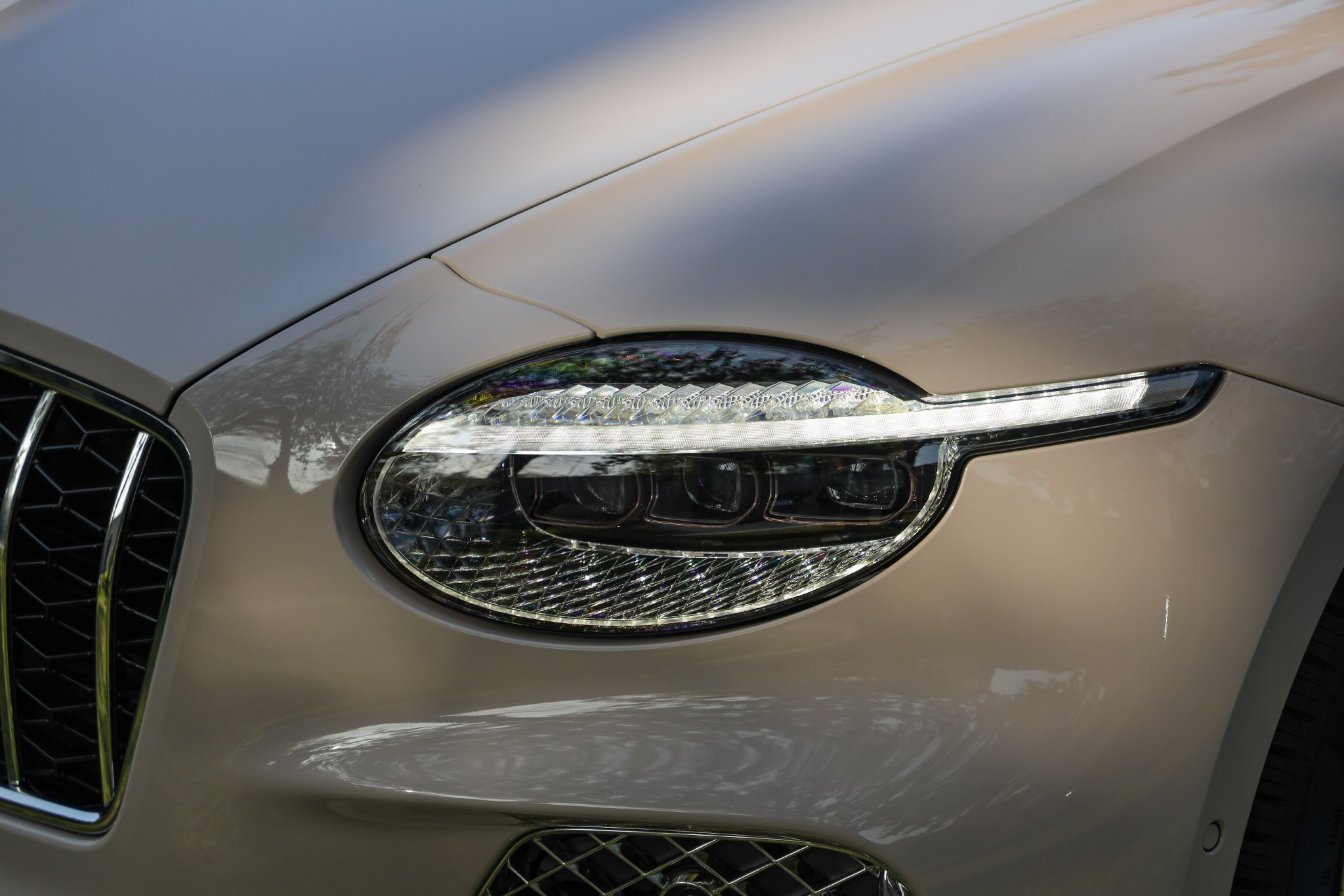 Discover the Luxurious Bentley Continental GT Azure: Performance Meets Elegance