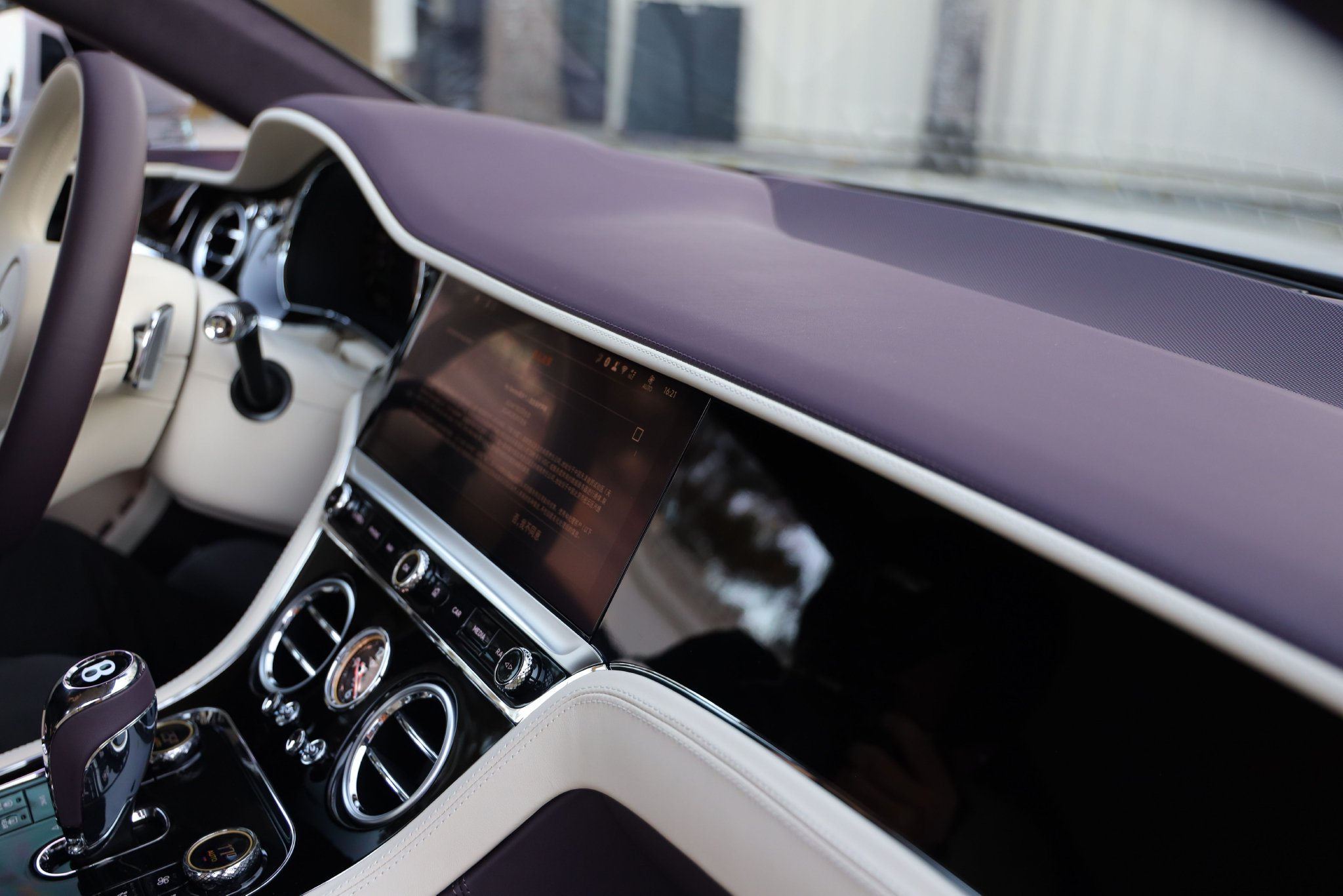 Discover the Luxurious Bentley Continental GT Azure: Performance Meets Elegance