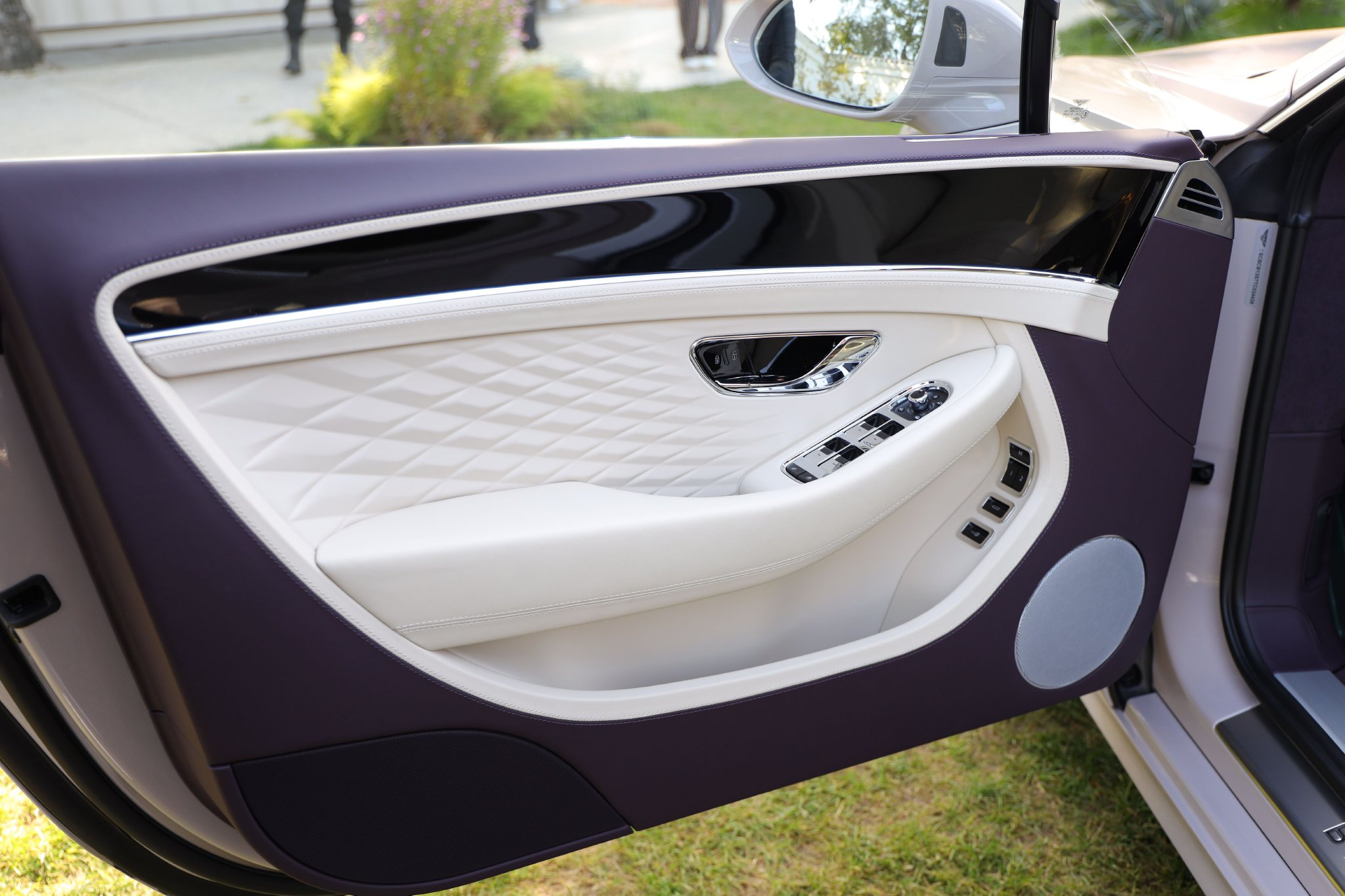 Discover the Luxurious Bentley Continental GT Azure: Performance Meets Elegance