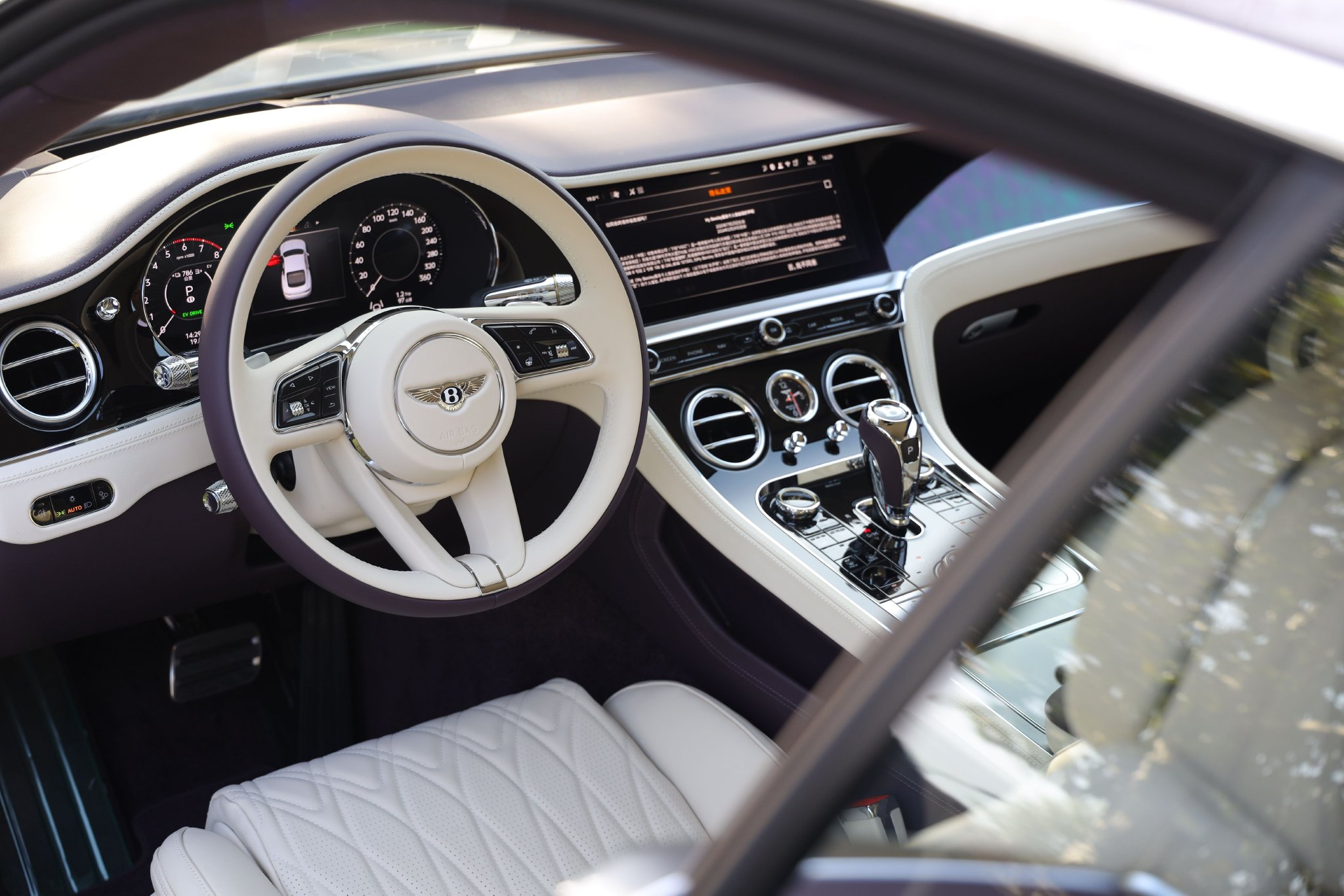 Discover the Luxurious Bentley Continental GT Azure: Performance Meets Elegance