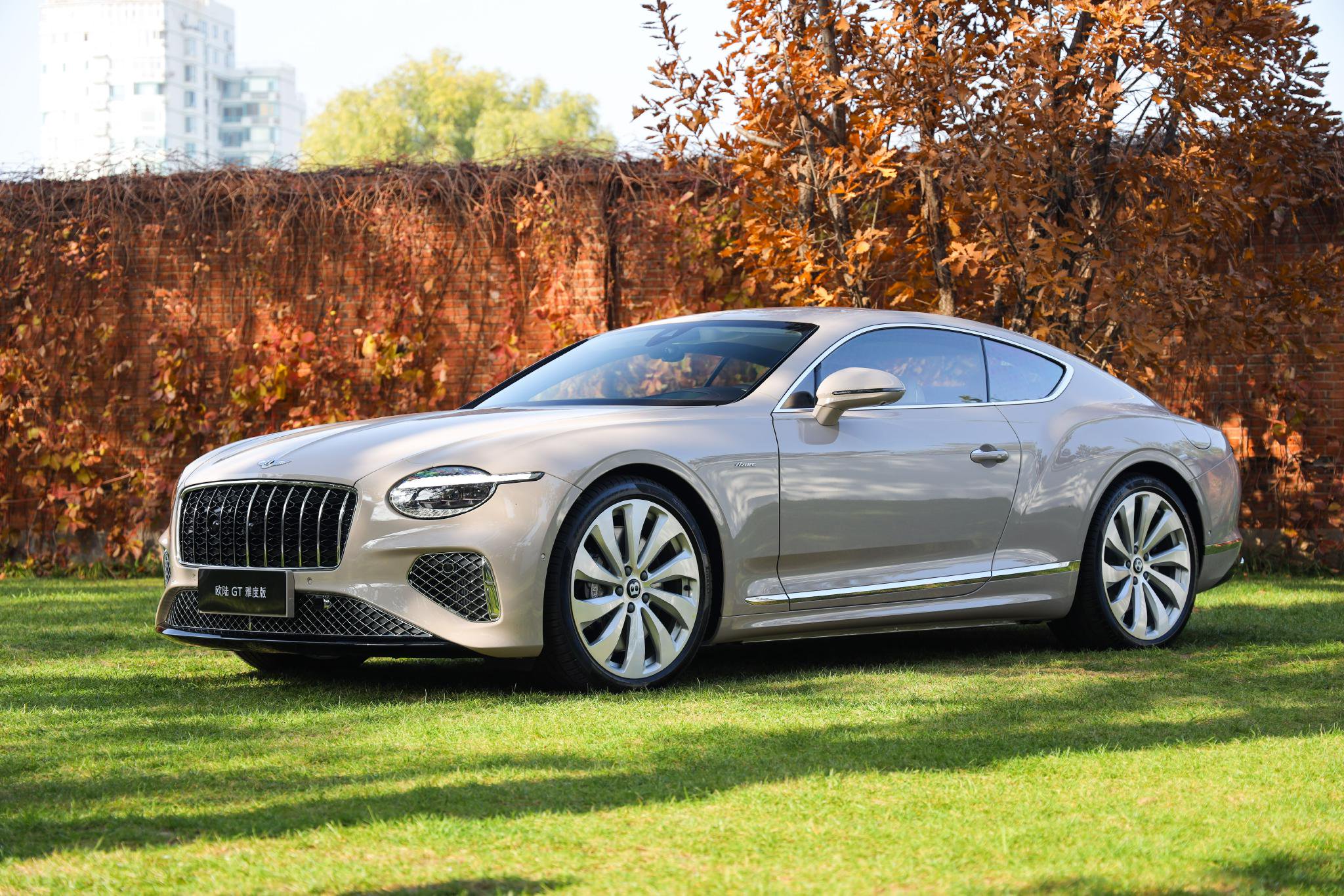 Discover the Luxurious Bentley Continental GT Azure: Performance Meets Elegance